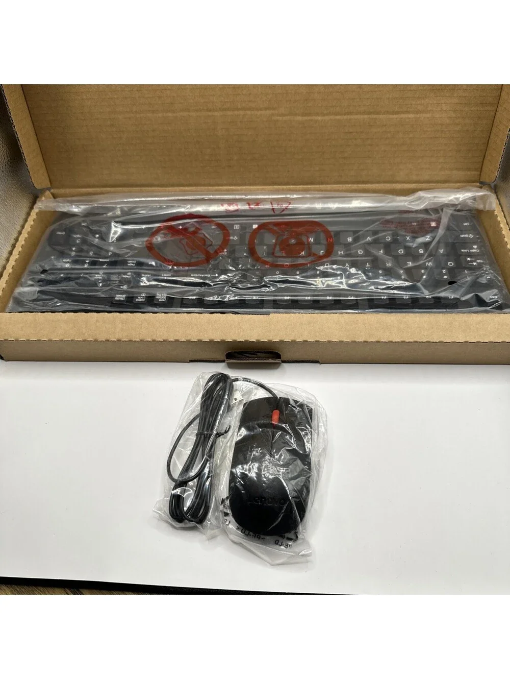 Lenovo KBBH21 Traditional USB Keyboard With SM-8823 Mouse NEW NEVER USED